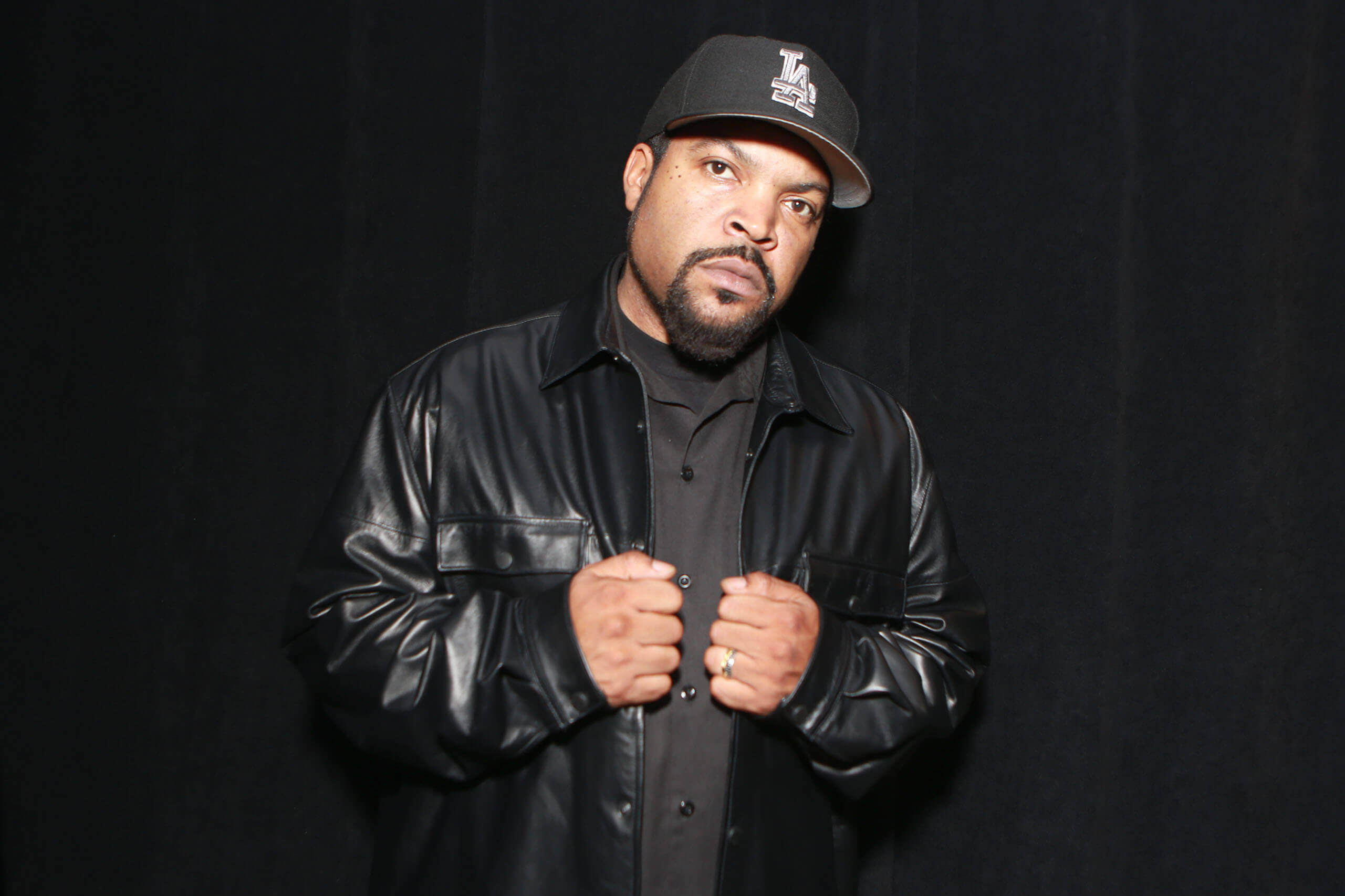 Ice cube down down. Айс Кьюб (Ice Cube). Айс Кьюб 2022. Ice Cube 19. Ice Cube 2000.